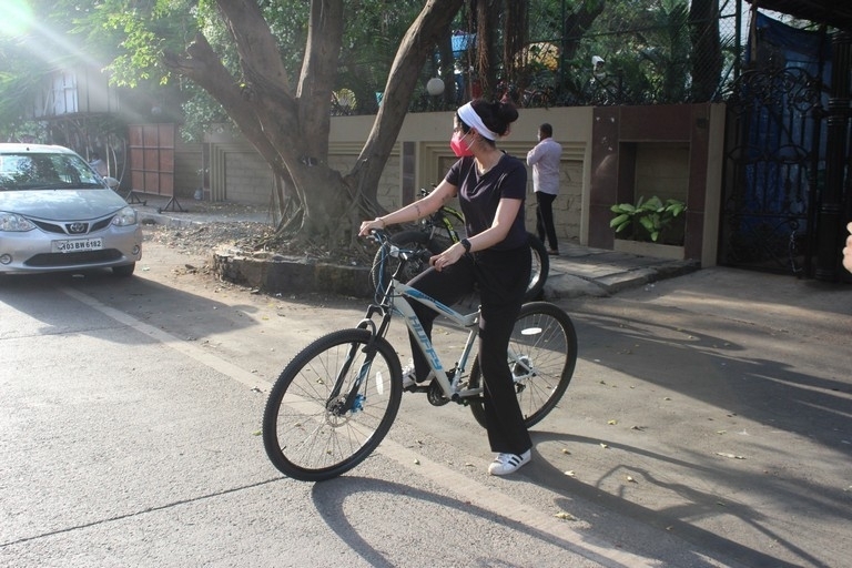 Khushi Kapoor Spotted At Andheri - 6 / 13 photos