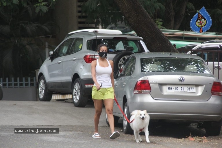 Malaika Arora Snapped With Her Pet Dog - 2 / 7 photos