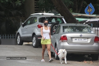 Malaika Arora Snapped With Her Pet Dog - 2 of 7