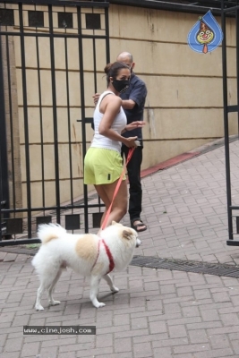 Malaika Arora Snapped With Her Pet Dog - 5 of 7