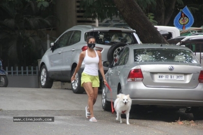 Malaika Arora Snapped With Her Pet Dog - 6 of 7