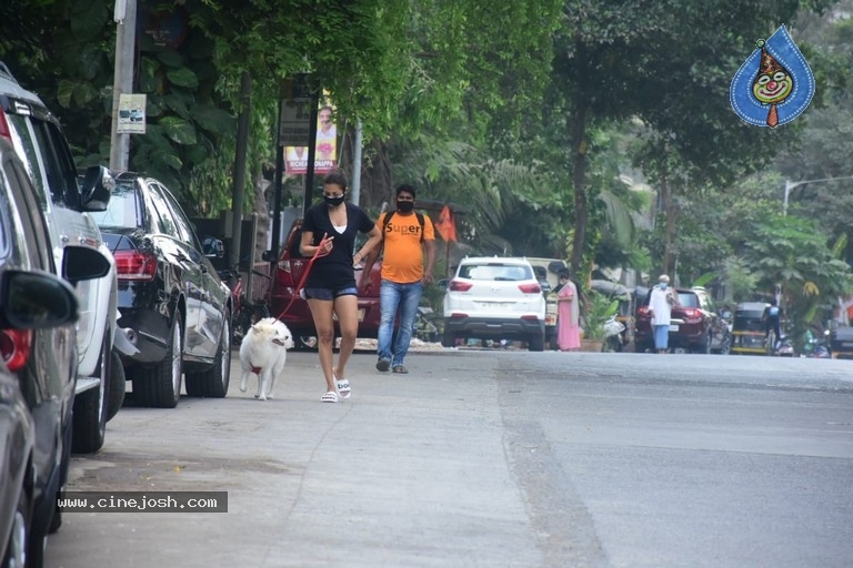 Malaika Arora Spotted At Bandra - 5 / 19 photos