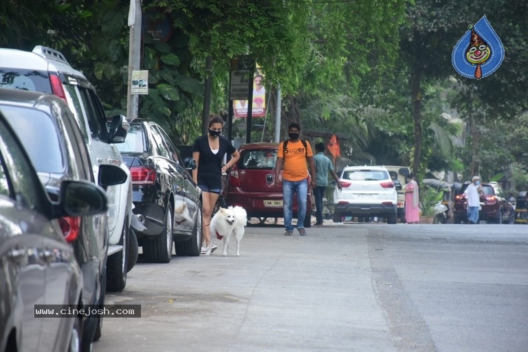 Malaika Arora Spotted At Bandra - 11 / 19 photos