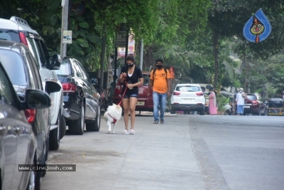 Malaika Arora Spotted At Bandra - 8 of 19