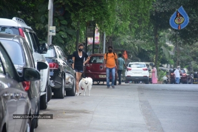 Malaika Arora Spotted At Bandra - 11 of 19