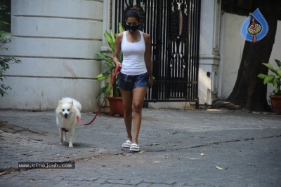 Malaika Arora Spotted At Bandra - 8 of 16