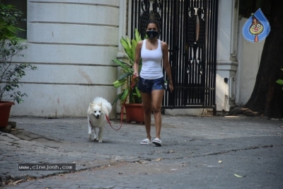 Malaika Arora Spotted At Bandra - 9 of 16