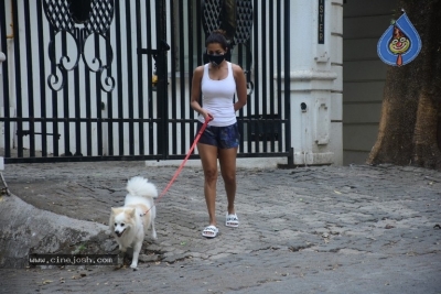 Malaika Arora Spotted At Bandra - 10 of 16