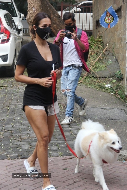 Malaika Arora Spotted At Bandra - 3 / 9 photos