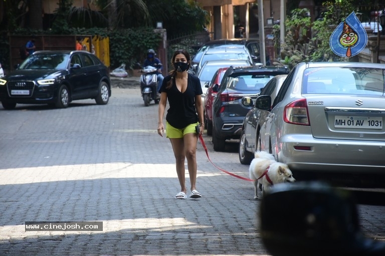 Malaika Arora spotted in Bandra - 2 / 17 photos