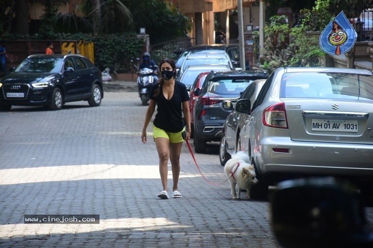 Malaika Arora spotted in Bandra - 5 / 17 photos