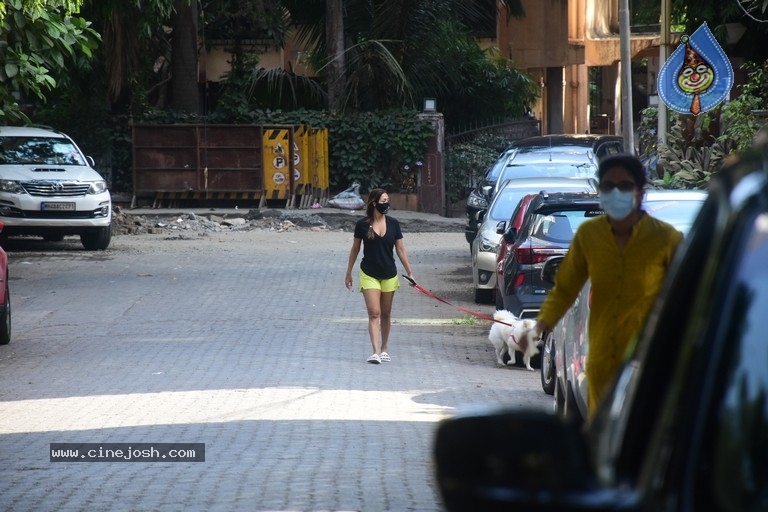 Malaika Arora spotted in Bandra - 6 / 17 photos