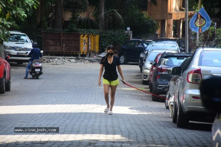 Malaika Arora spotted in Bandra - 7 / 17 photos