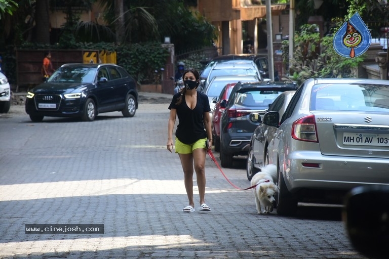 Malaika Arora spotted in Bandra - 8 / 17 photos
