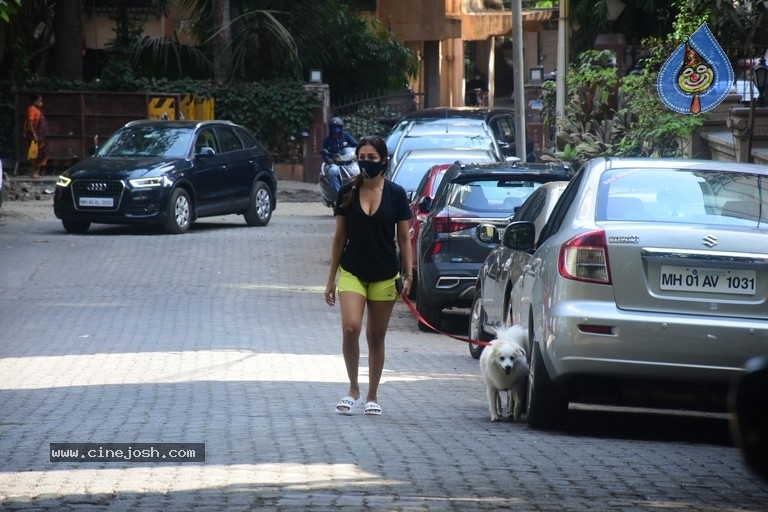 Malaika Arora spotted in Bandra - 9 / 17 photos