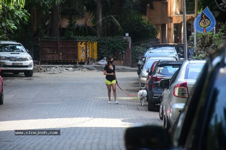 Malaika Arora spotted in Bandra - 10 / 17 photos