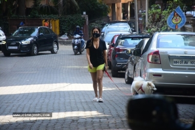 Malaika Arora spotted in Bandra - 3 of 17