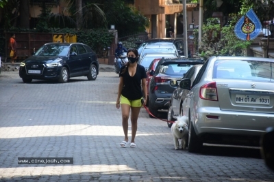 Malaika Arora spotted in Bandra - 9 of 17