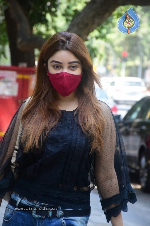 Payal Ghosh at Foodhall Court - 2 / 15 photos