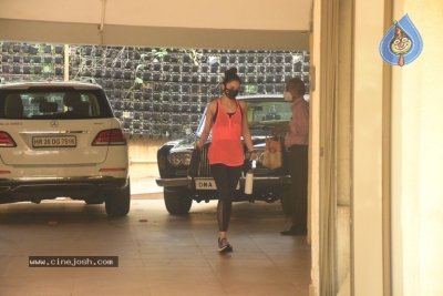 Rakul Spotted in Bandra  - 10 of 18