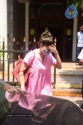 Shamita Shetty Spotted At Clinic - 10 of 16