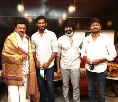 Vishal Meets Tamil Nadu CM - 2 of 6