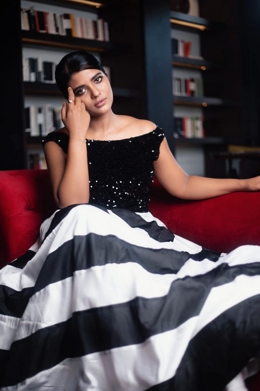 Aishwarya Rajesh Pics - 1 / 4 photos