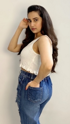 Anchor Manjusha Photos - 1 of 12