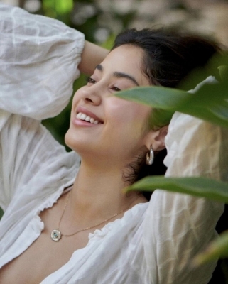 Janhvi Kapoor Pics - 1 of 2