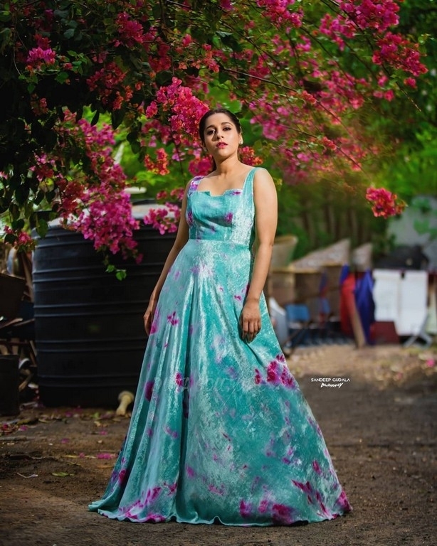 Rashmi Gautam Photos - 3 / 10 photos