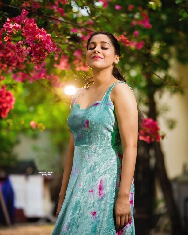 Rashmi Gautam Photos - 8 / 10 photos