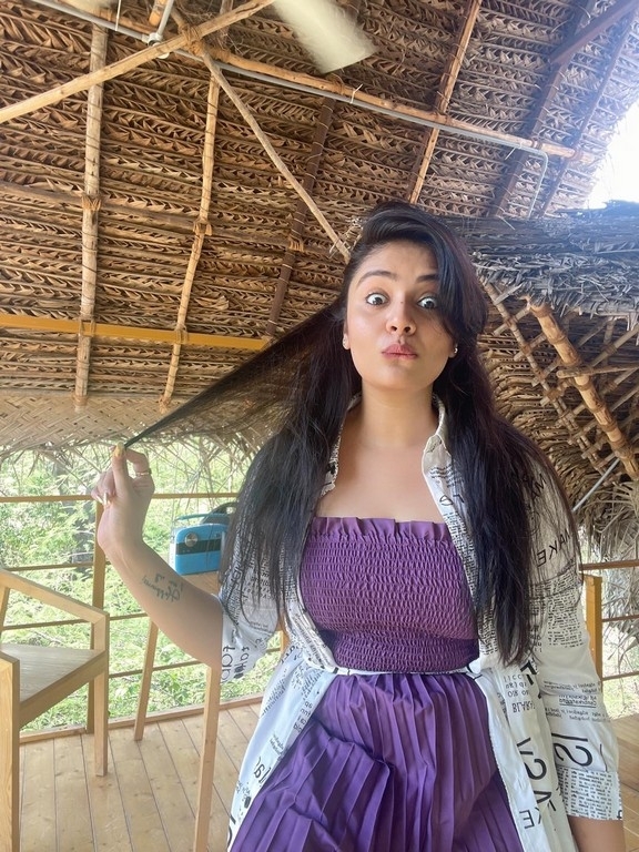 Sreemukhi Photos - 5 / 10 photos