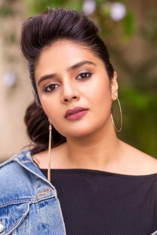 Sreemukhi Photos - 6 / 9 photos