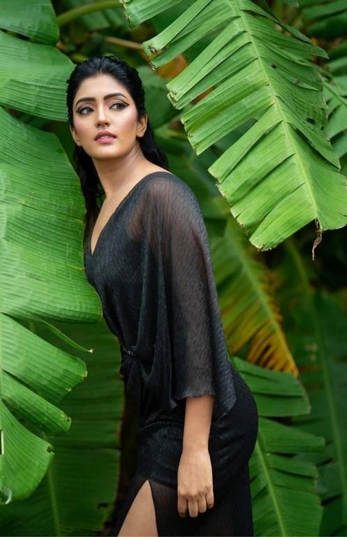 Eesha Rebba Photos - 4 / 7 photos