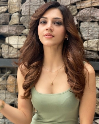 Mehreen Pirzada  - 7 of 7