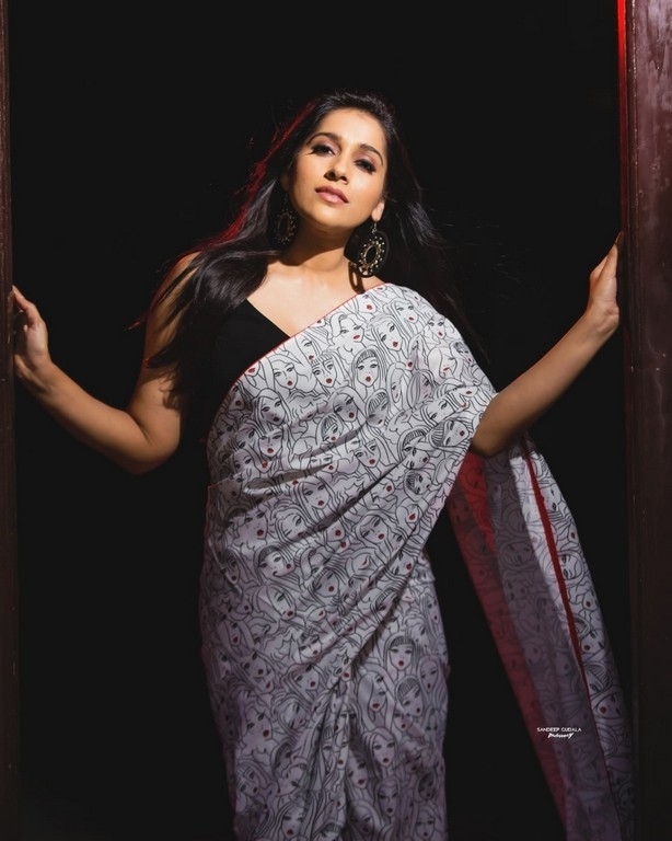 Rashmi Gautam Photos - 2 / 5 photos