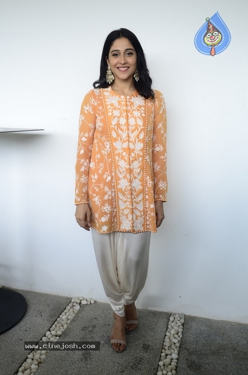 Regina Cassandra Photos - 4 / 16 photos