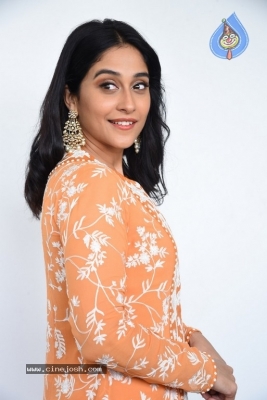 Regina Cassandra Photos - 1 of 16