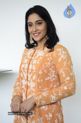 Regina Cassandra Photos - 10 of 16