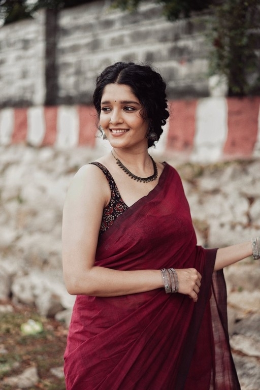 Ritika Singh Photos - 6 / 6 photos