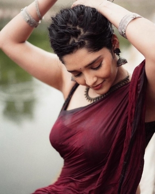 Ritika Singh Photos - 4 of 6