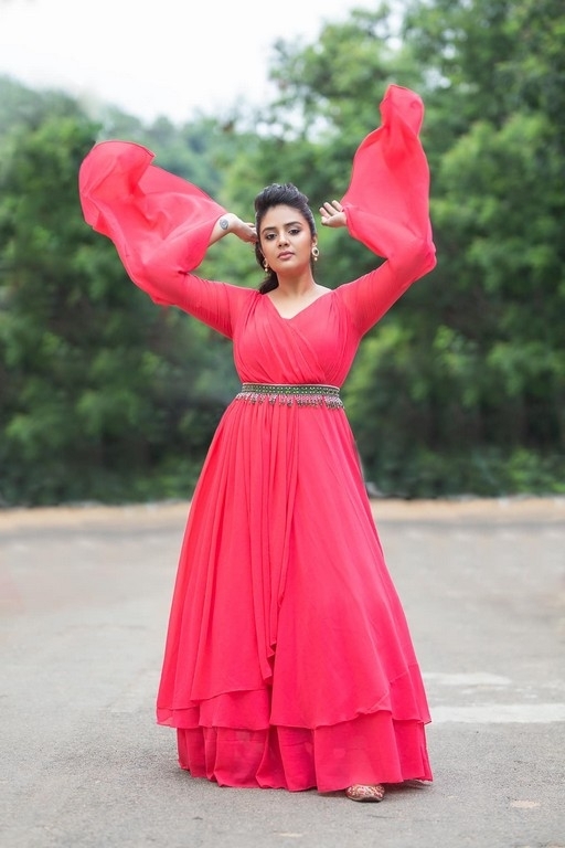 Sreemukhi Photos - 5 / 9 photos