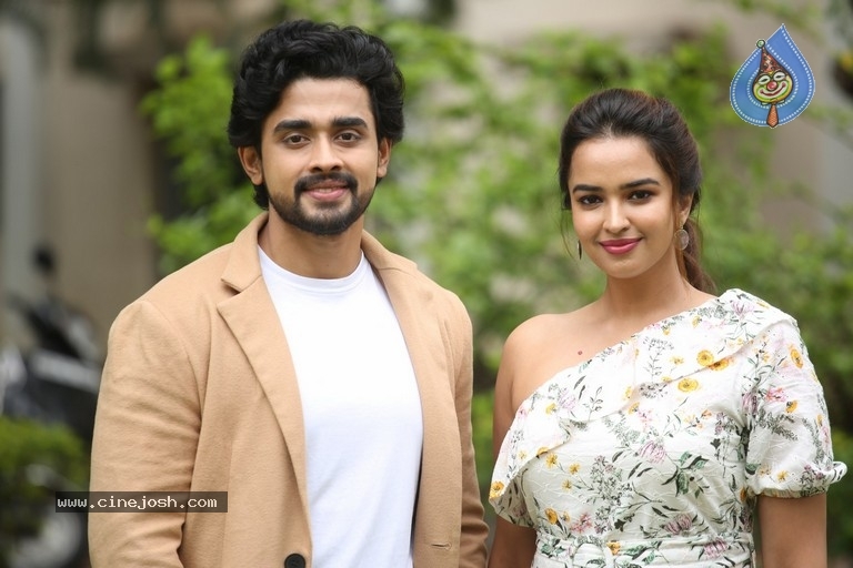 Akasa Veedhilo Movie Trailer Launch - 10 / 13 photos