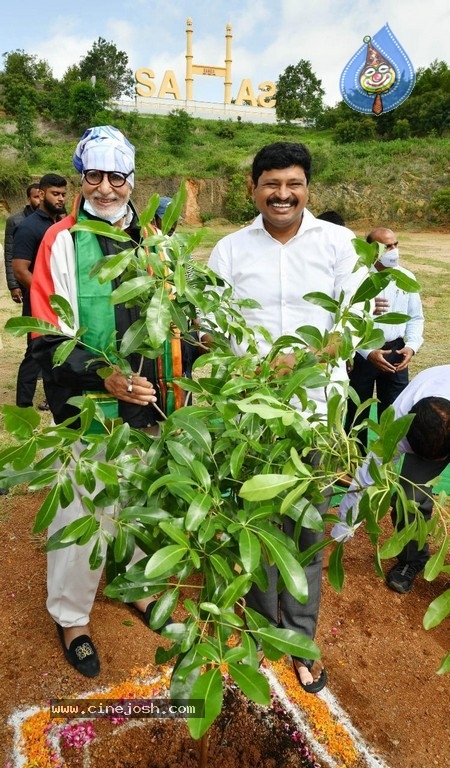 Amitabh plants trees - 8 / 10 photos