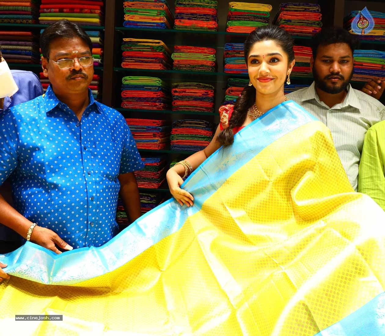 Krithi Shetty launches Maangalya Shopping Mall - 1 / 11 photos