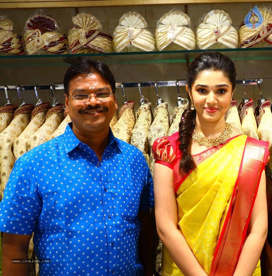 Krithi Shetty launches Maangalya Shopping Mall - 2 / 11 photos