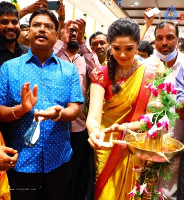 Krithi Shetty launches Maangalya Shopping Mall - 5 of 11