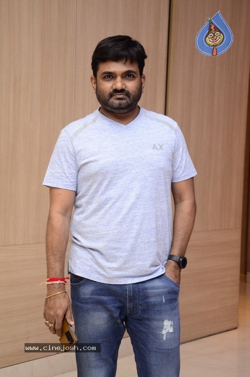 Manchi Rojulochaie Movie intro look launch - 12 / 20 photos