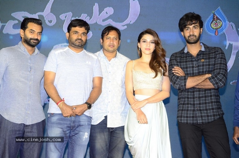 Manchi Rojulochaie Movie intro look launch - 15 / 20 photos
