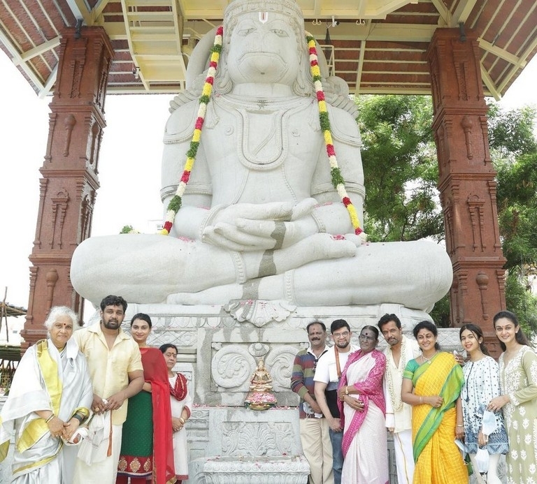 Arjun Sarja inaugurates his new Hanuman temple - 4 / 8 photos